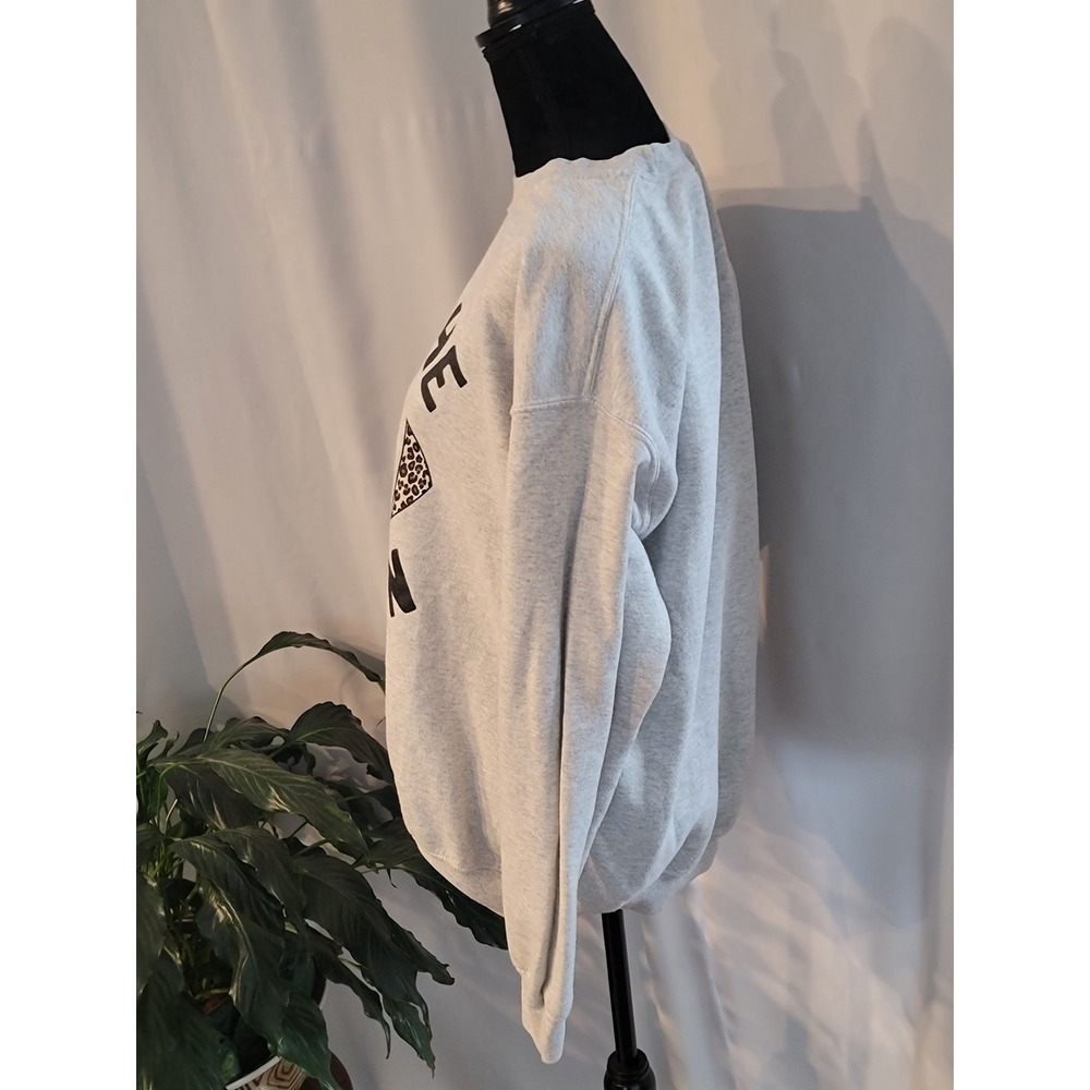 Gildan Heavy Blend Tis The Season Football Leopard Print Sweatshirt Gray Large - Picture 2 of 7